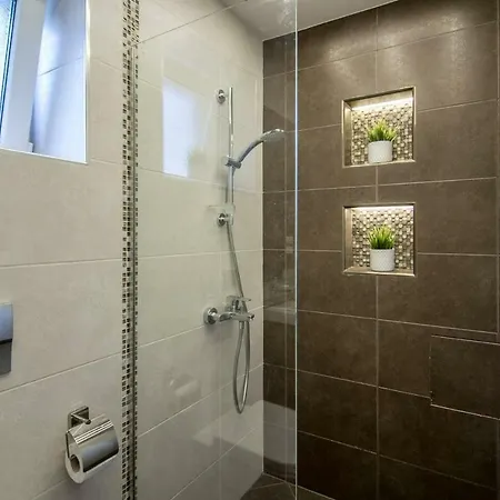 Work Or Leisure Modern 2bd Apt Near Center Apartamento *